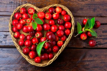 Acerola - přírodní podoba vitamínu C, který v těle zůstává i působí déle