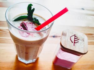 Mléčný koktejl s Acerolou a ovocem